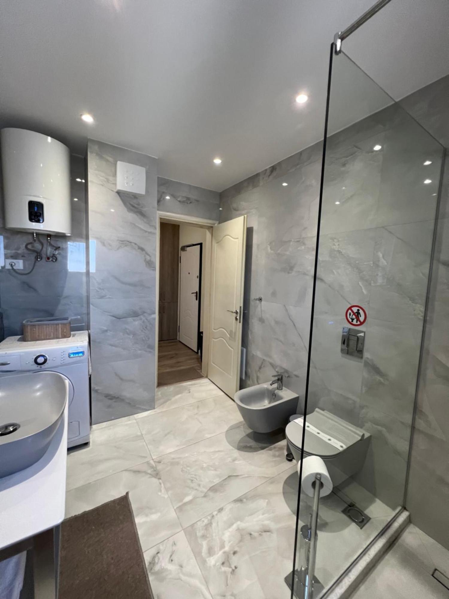 Center View Luxury Apartment Tirana Bagian luar foto